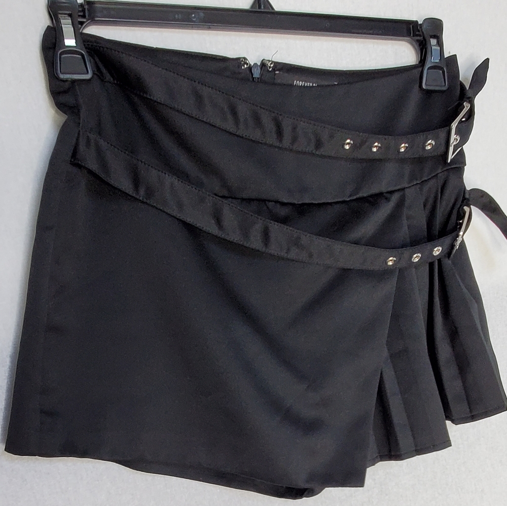 Pleated Belted Mini Skort